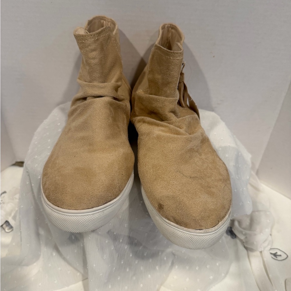 Joe Boxer Beige Ankle Boots - Picture 2 of 6